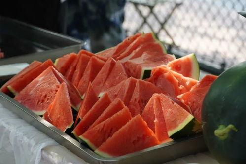 工作吃瓜捞,揭秘办公室里的“捞金术”