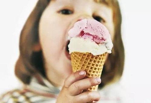 宝宝吃白兰瓜雪糕