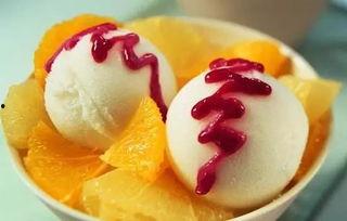 宝宝吃白兰瓜雪糕