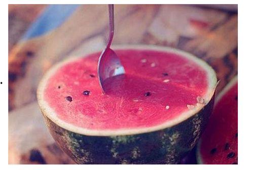 吃瓜不能给本人说,为何吃瓜群众不能向当事人透露瓜事？