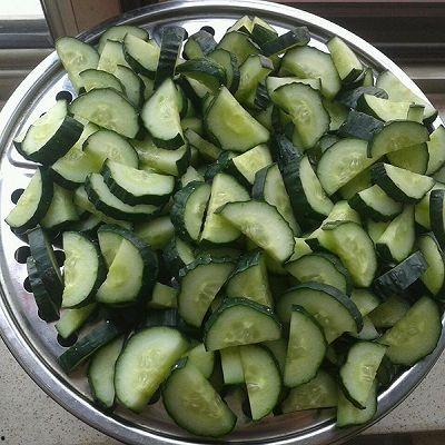 咸瓜可以吃吗,美味还是禁忌？揭秘咸瓜的食用之谜