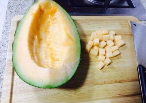 白兔吃哈密瓜,一场甜蜜的味蕾之旅