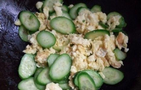 吃荷兰瓜嘴麻,一尝便知，舌尖上的麻味诱惑